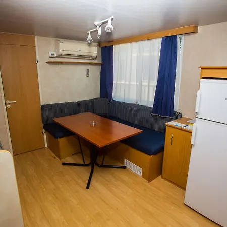 ホリデーパーク Arena Indije Mobile Homes 4*