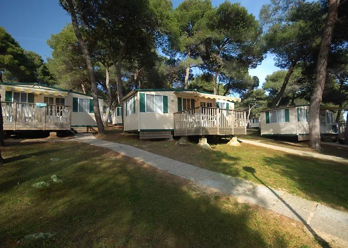 Parco vacanze Arena Indije Mobile Homes 4*