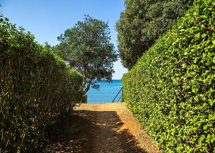 홀리데이파크 Arena Indije Mobile Homes 반졸레