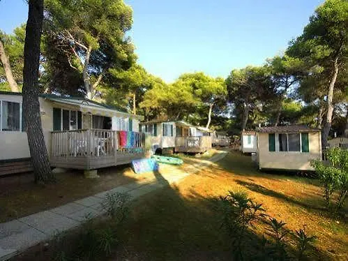 Parco vacanze Arena Indije Mobile Homes 4*