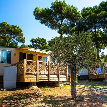 홀리데이파크 Arena Indije Mobile Homes 반졸레
