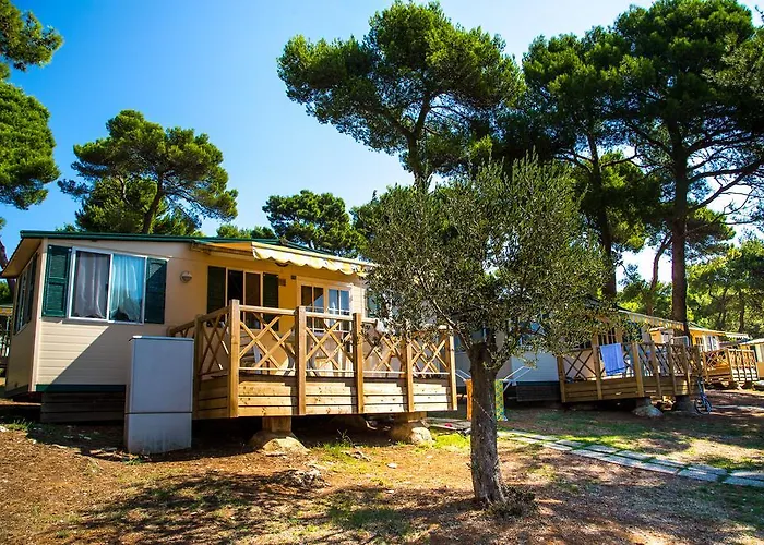 홀리데이파크 Arena Indije Mobile Homes 반졸레