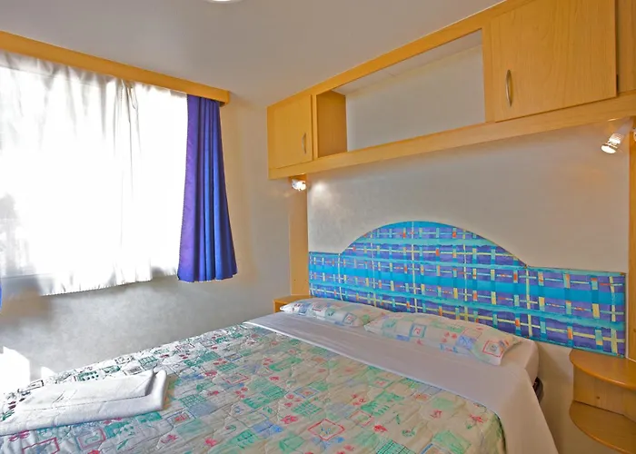 홀리데이파크 Arena Indije Mobile Homes 반졸레